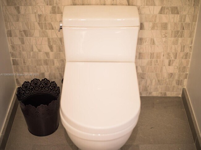 Building Photo - 68 SE 6th St