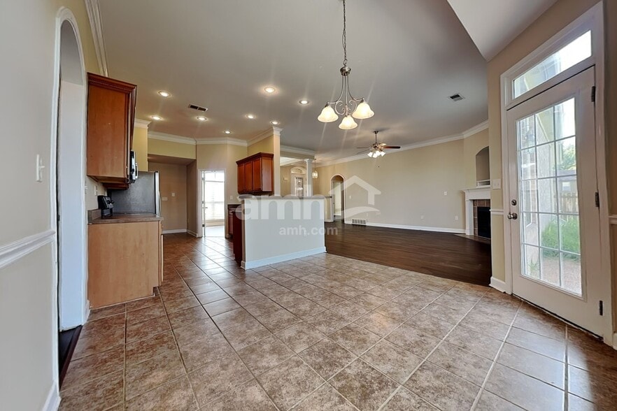Building Photo - 375 Vaiden Ridge Dr N