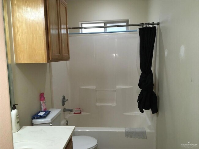 Building Photo - 4008 Parkplace Ave