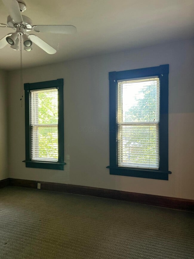 Building Photo - 118 E Kossuth St