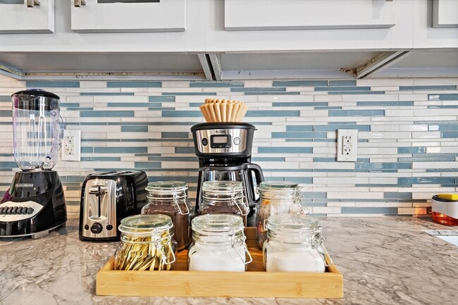 Building Photo - 1825 Locksford St