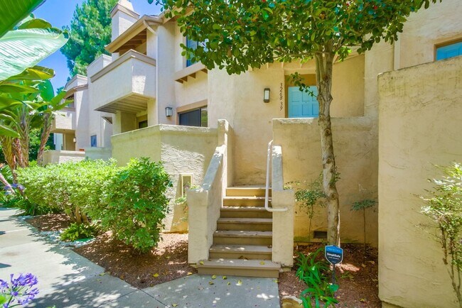 Building Photo - Spacious La Jolla Townhome in Desirable Wo...