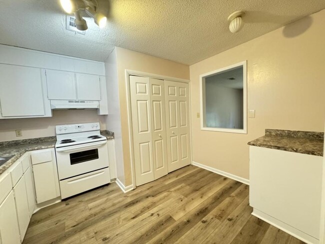 Building Photo - 124 Stonehedge Drive