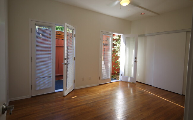 Building Photo - Prime Mid-City--Adorable Private Back Hous...