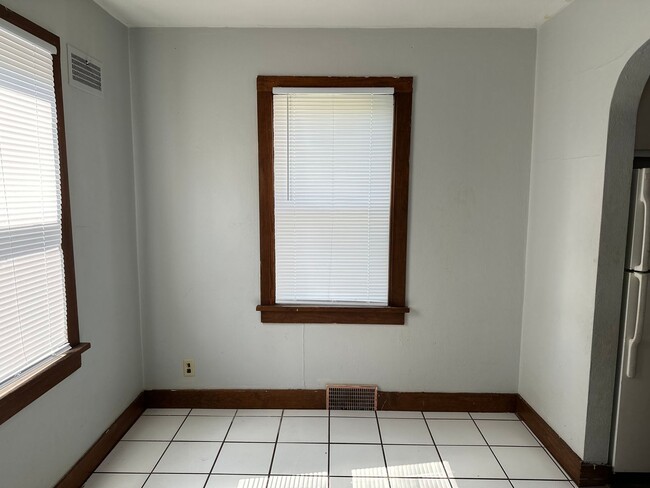 Building Photo - 1617 W Monroe St