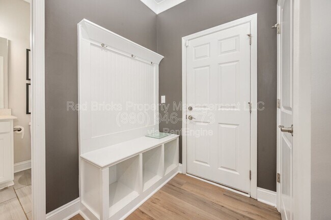Building Photo - 19016 Yellow Birch Dr