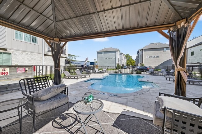 Building Photo - 1303 Upland Retreat Dr