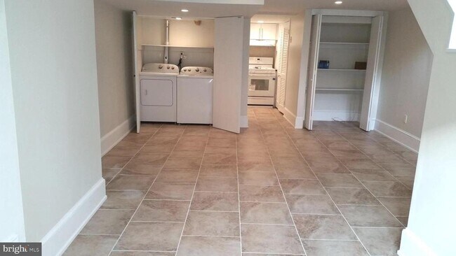 Building Photo - 1122 Rodman St