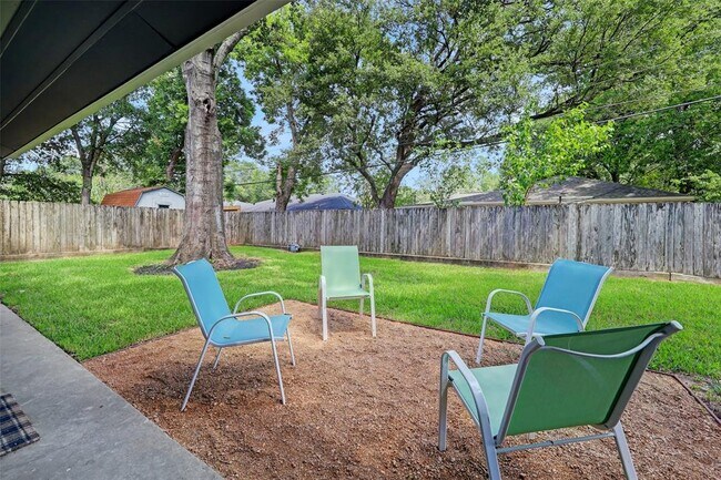Building Photo - 7926 Ridgeview Dr