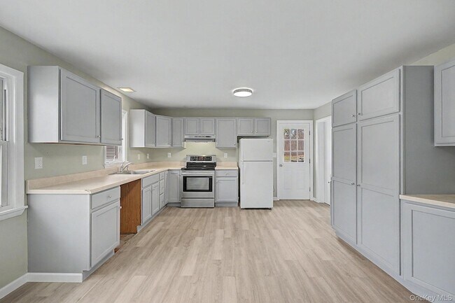 Building Photo - 2585 State Rte 55