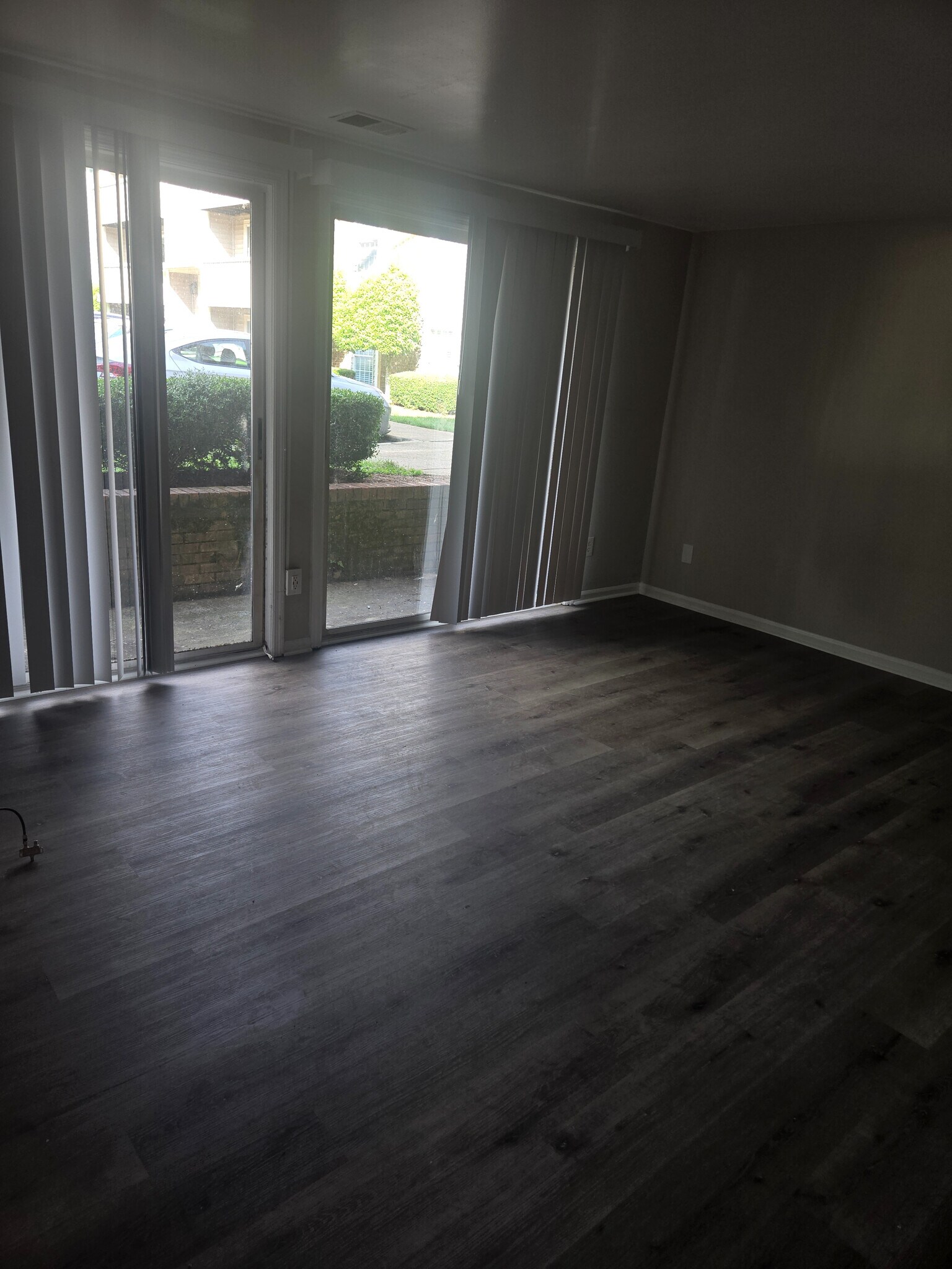 Building Photo - Room in Apartment on Arlyn Cir