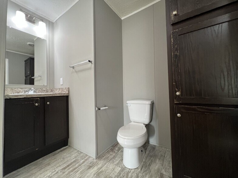 Building Photo - 126 E Sourwood Dr