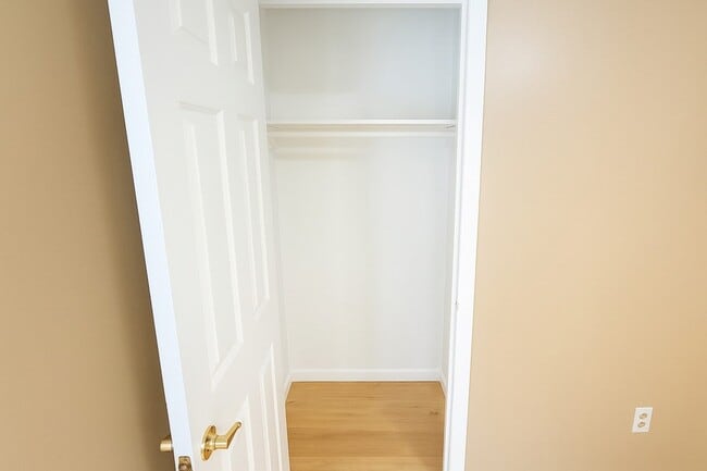 Building Photo - 822 Bandera Ln