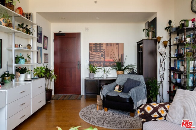 Building Photo - 460 S Spring St