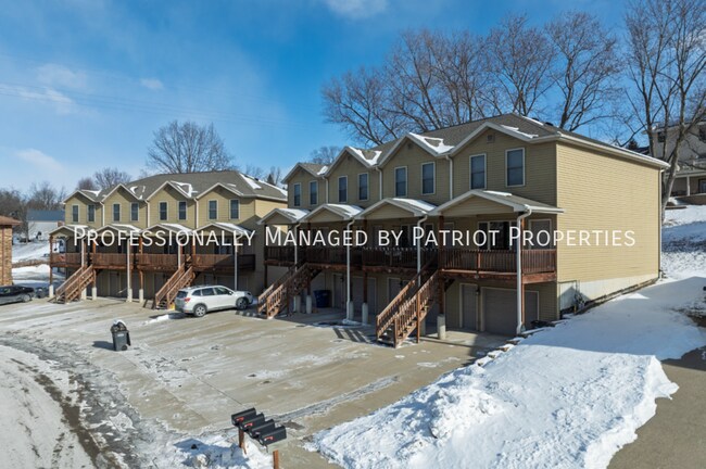 Building Photo - 823 Hawkeye Dr