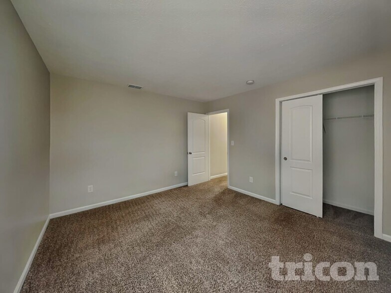 Building Photo - 1621 Bridgecreek Crossing