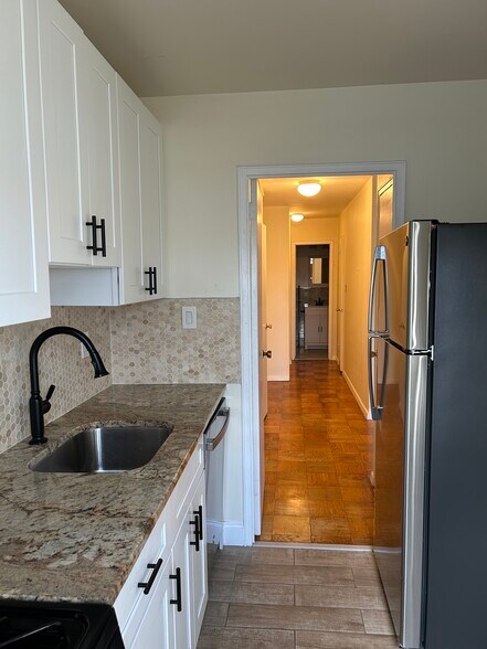 Building Photo - 225 Saint Pauls Ave