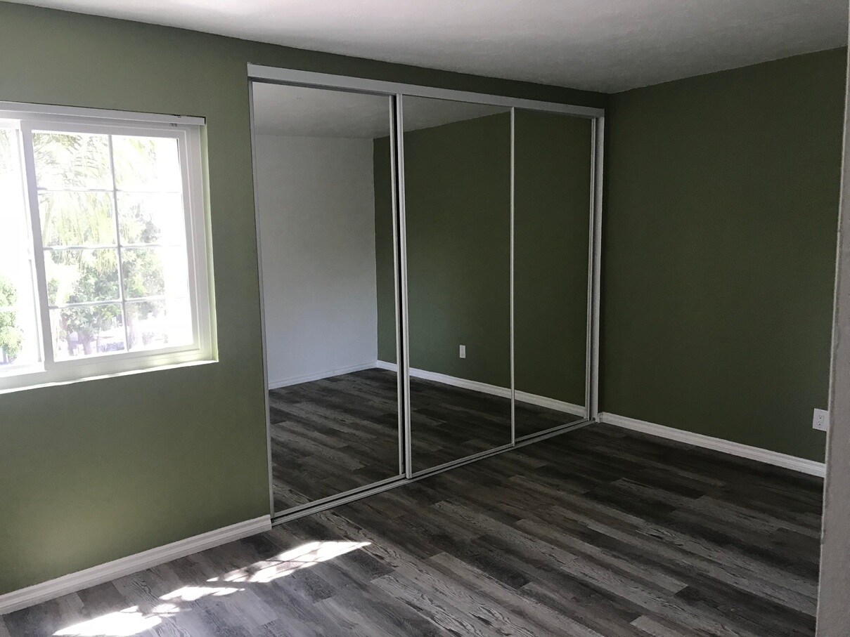 Building Photo - 5051 La Jolla Blvd