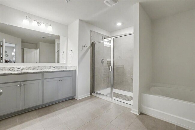 Building Photo - 723 Woodstock Grove Dr