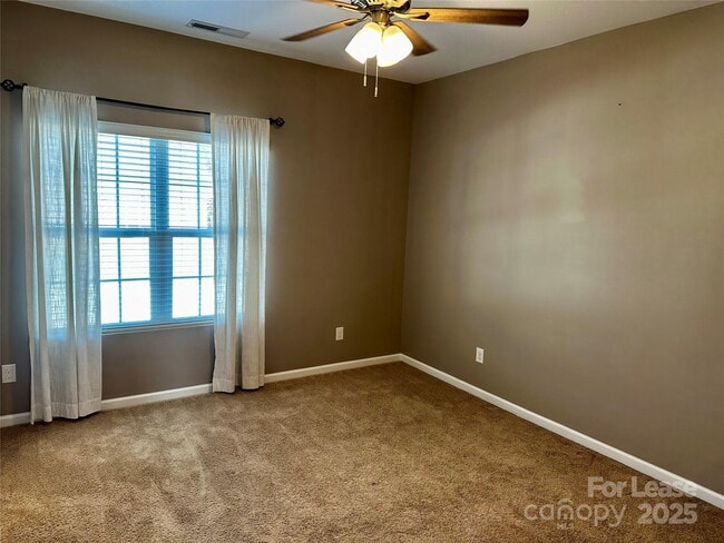 Building Photo - 15808 Sharon Dale Dr