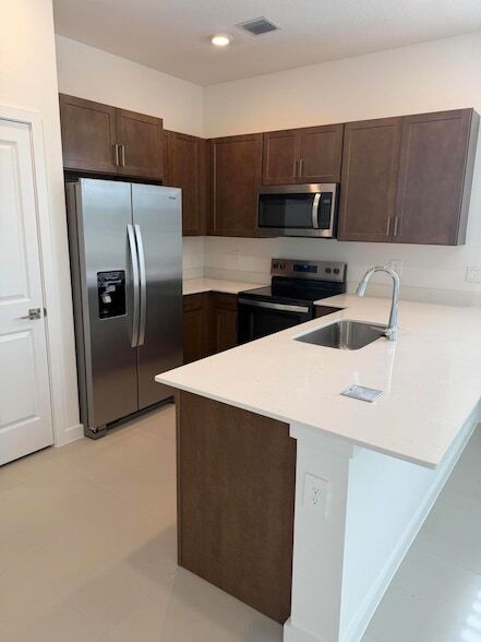 Building Photo - 147 Lakeside Lndg Ct
