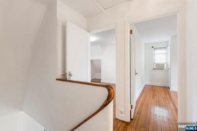 Building Photo - 181 5th St