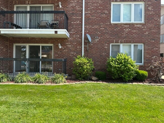 Building Photo - 9529 Minnick Ave