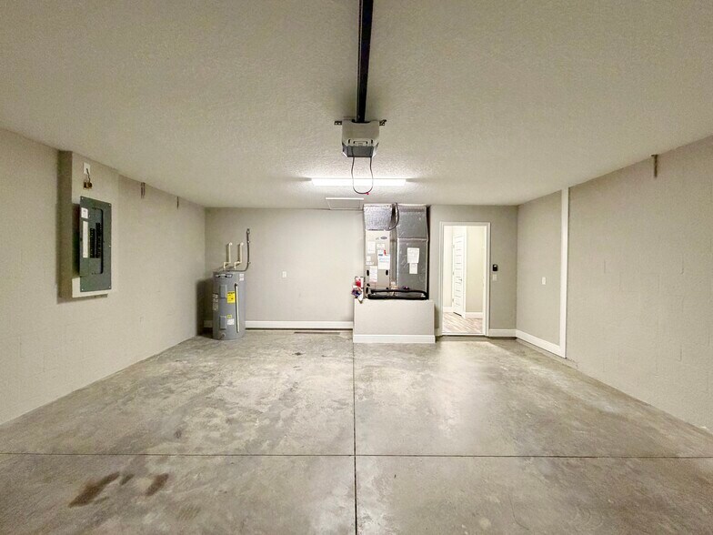 Building Photo - 5 Spring Lake Ln