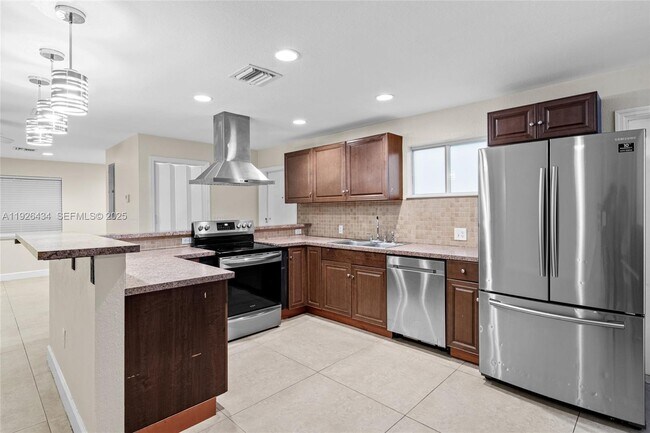 Building Photo - 1472 SW 44th Ave