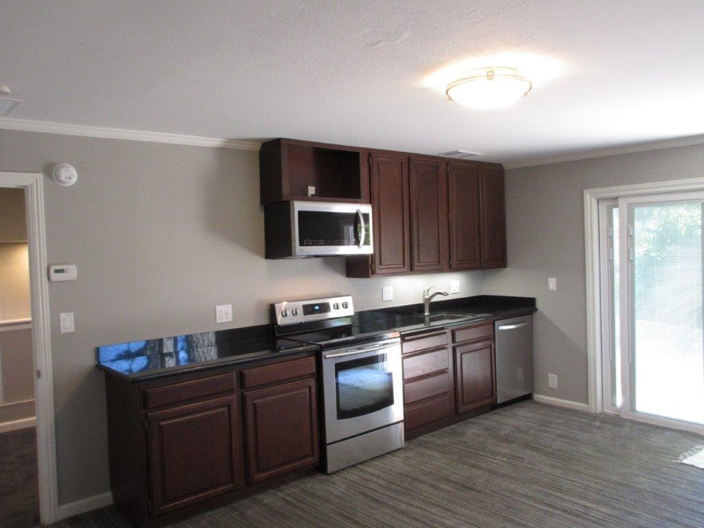 Full Kitchen - 52 Hardie Dr