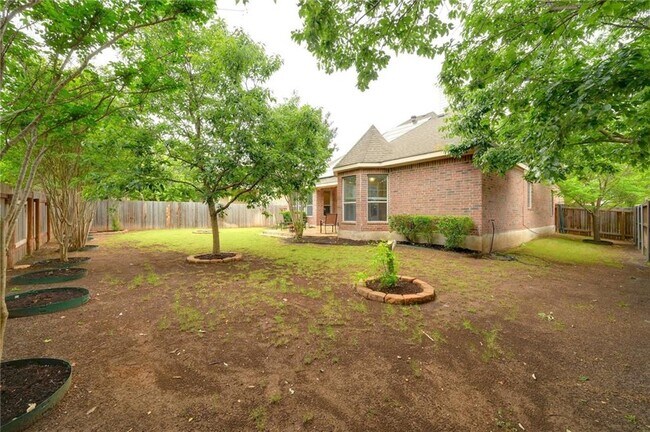 Building Photo - 2605 Tumbling River Dr