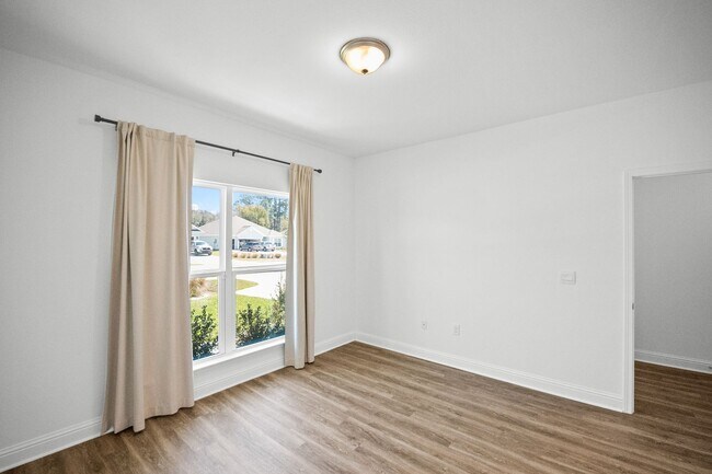 Building Photo - DON'T MISS OUT!