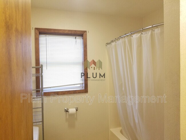 Building Photo - 720 Turner St