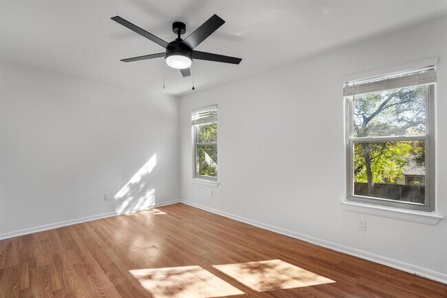 Building Photo - 6909 Woodhue Dr