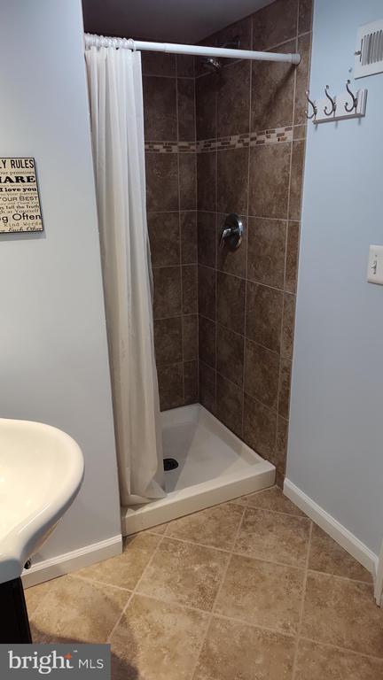 Building Photo - 442 Darby Ln