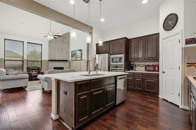 Building Photo - 400 Garner Park Dr