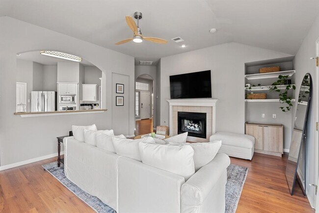 Building Photo - 9305 Donner Ln