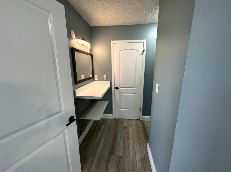Building Photo - 313 Dirksen Dr