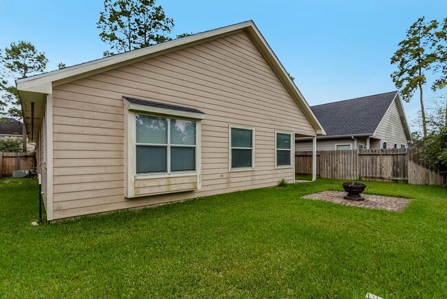 Building Photo - 15230 Ledgewood Park Dr
