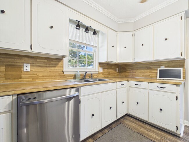 Building Photo - 1332 Autumnridge Dr