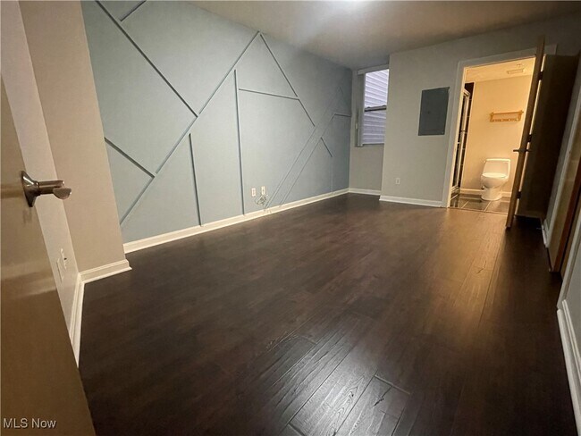 Primary Photo - 2222 Detroit Ave