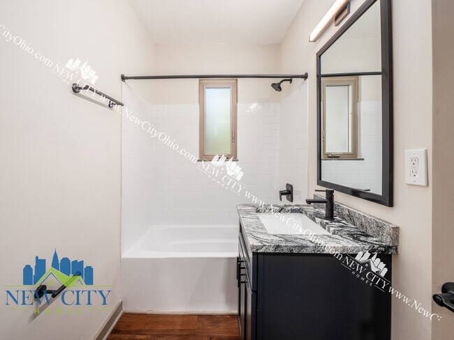 Building Photo - 1963 Broad - Lechner