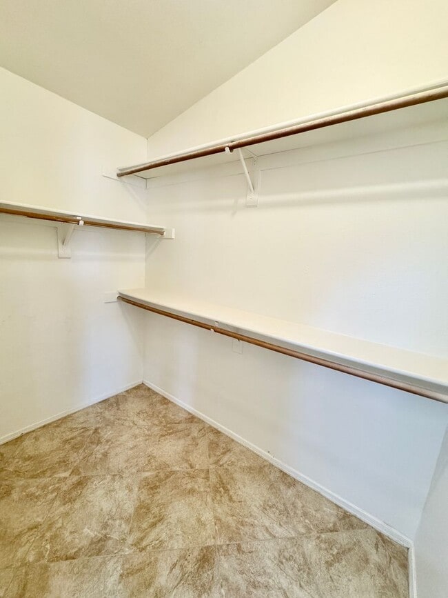 Building Photo - 3 Bedroom/2 Bath Single Level Home! NO HOA