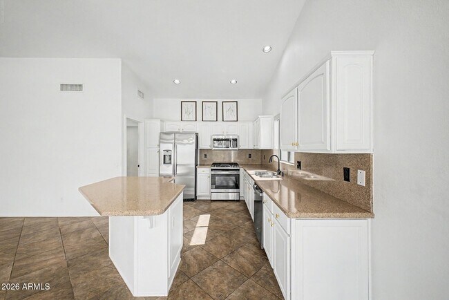 Building Photo - 16110 W Vale Dr