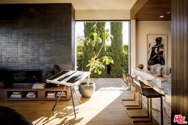 Building Photo - 1030 Somera Rd