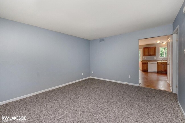 Building Photo - 37334 Matthew Ct