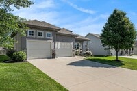 Building Photo - Stunning Ranch Home In Shadow Lake