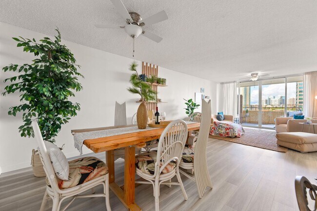 Building Photo - Kakaako Royal Court 2 Bedroom 2 Bathroom 1...
