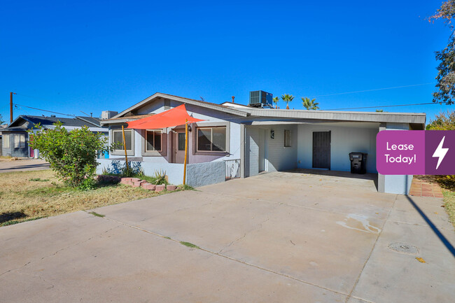Primary Photo - 2338 W Cortez St