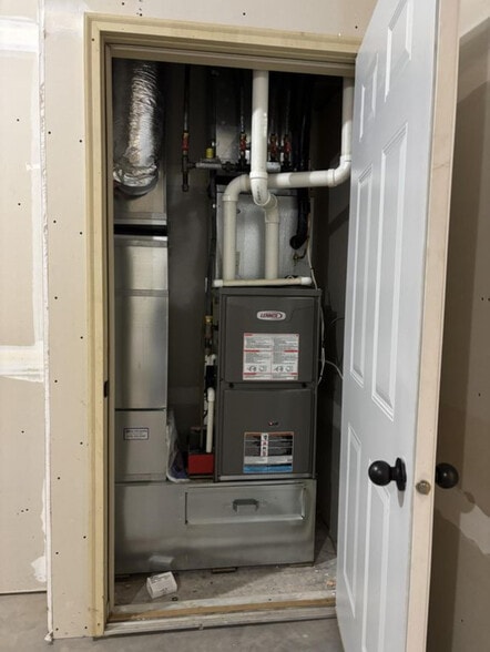 Building Photo - 423 E Cheyenne St